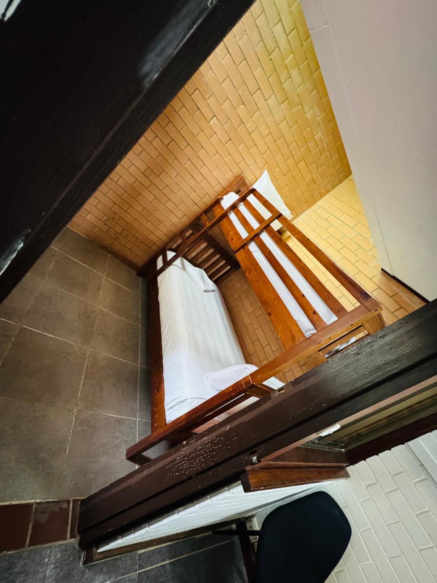 A Railway Lodge Тарі Номер фото